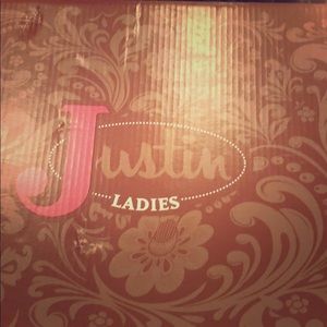 Justin ladies boots size 9 B. Brand new